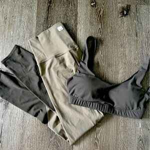 Vuori Set Leggings + Sports Bra